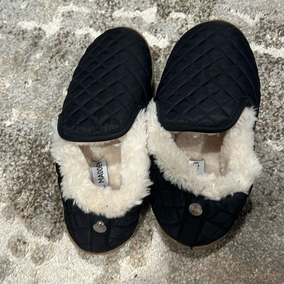 Steve Madden slip ons - Picture 2 of 4